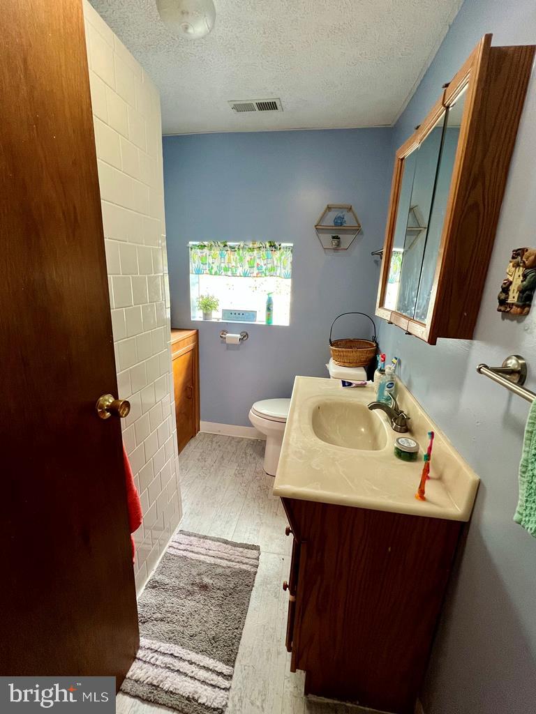 343 POTOMAC SHORE DR, HEATHSVILLE, Virginia 22473, 3 Bedrooms Bedrooms, 6 Rooms Rooms,2 BathroomsBathrooms,Residential,For sale,343 POTOMAC SHORE DR,VANV2001644 MLS # VANV2001644