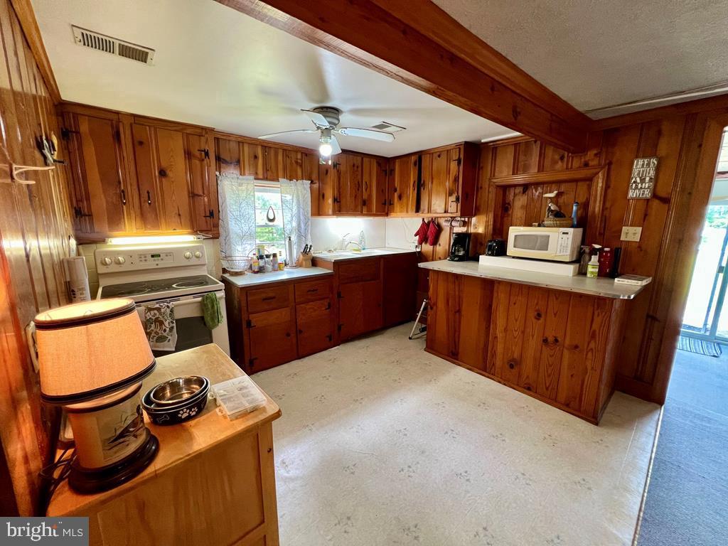 343 POTOMAC SHORE DR, HEATHSVILLE, Virginia 22473, 3 Bedrooms Bedrooms, 6 Rooms Rooms,2 BathroomsBathrooms,Residential,For sale,343 POTOMAC SHORE DR,VANV2001644 MLS # VANV2001644