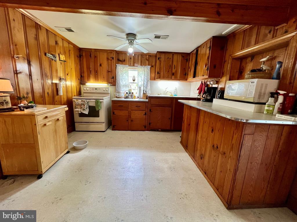 343 POTOMAC SHORE DR, HEATHSVILLE, Virginia 22473, 3 Bedrooms Bedrooms, 6 Rooms Rooms,2 BathroomsBathrooms,Residential,For sale,343 POTOMAC SHORE DR,VANV2001644 MLS # VANV2001644