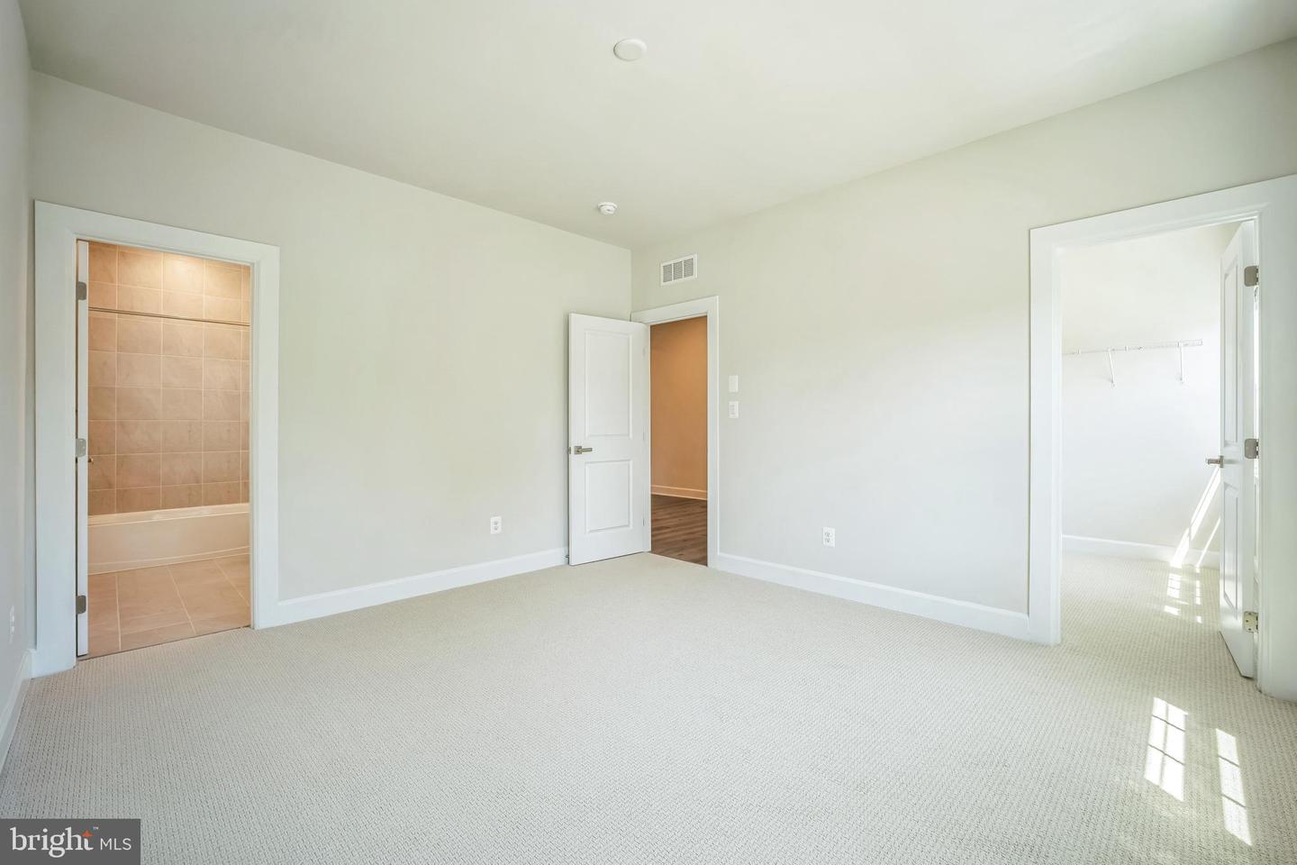 10606 CEDAR AVE, FAIRFAX, Virginia 22030, 6 Bedrooms Bedrooms, ,6 BathroomsBathrooms,Residential,For sale,10606 CEDAR AVE,VAFC2006436 MLS # VAFC2006436