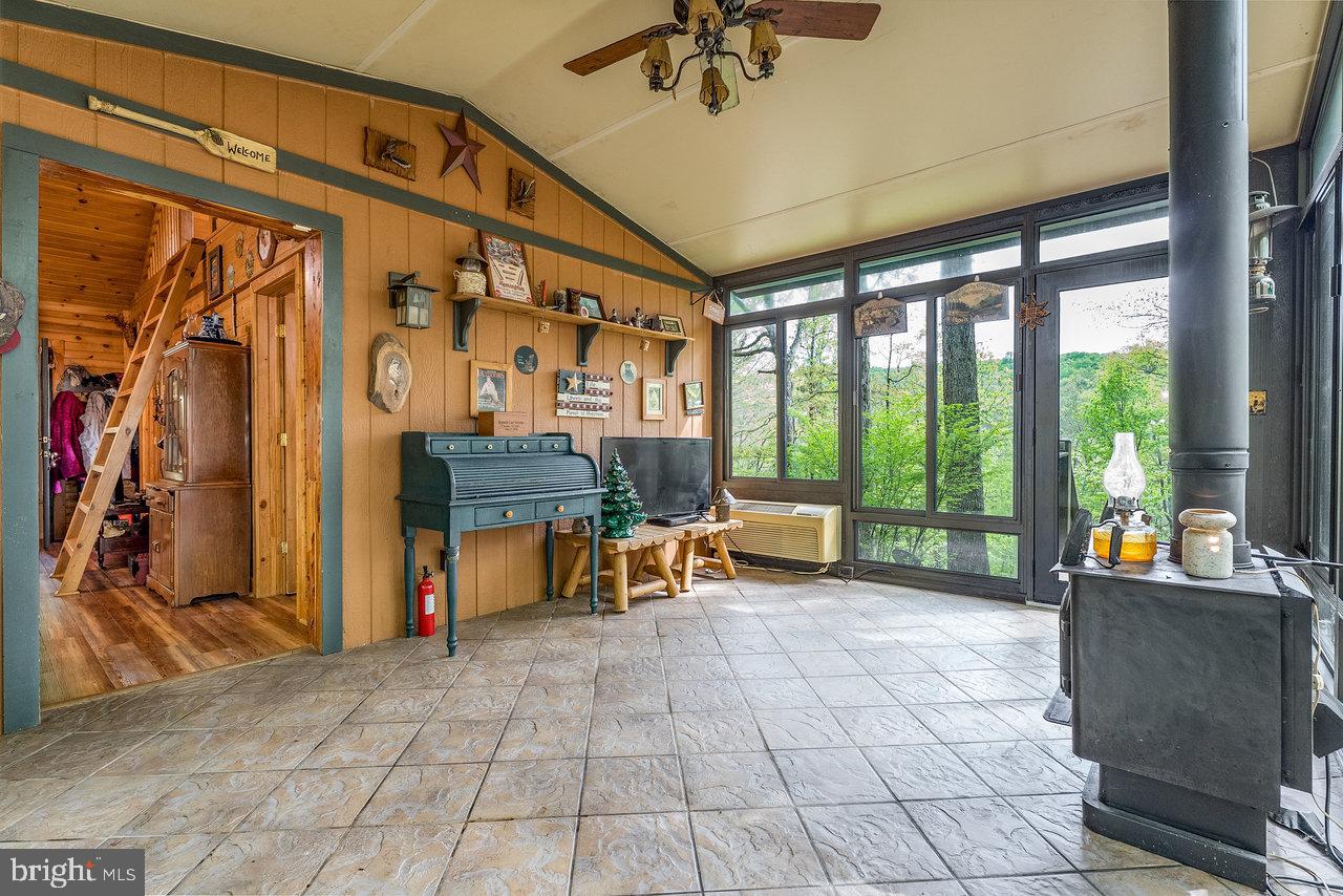 266 PARK VIEW LN, SHENANDOAH, Virginia 22849, 1 Bedroom Bedrooms, ,1 BathroomBathrooms,Residential,For sale,266 PARK VIEW LN,VAPA2005008 MLS # VAPA2005008