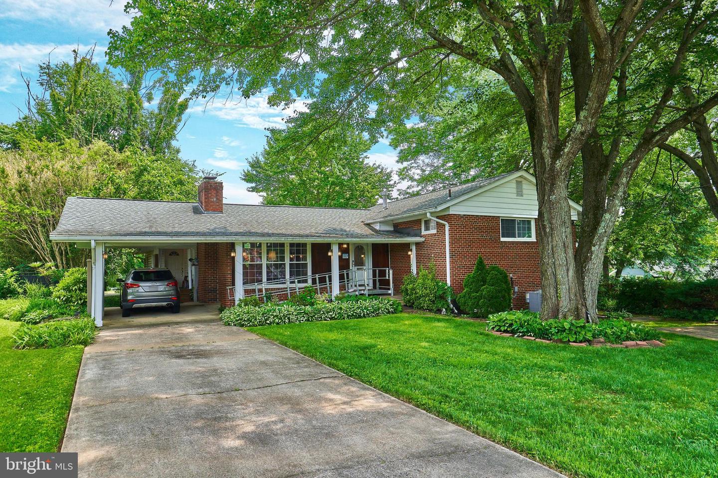 4757 POMPONIO PL, ANNANDALE, Virginia 22003, 5 Bedrooms Bedrooms, ,4 BathroomsBathrooms,Residential,For sale,4757 POMPONIO PL,VAFX2246302 MLS # VAFX2246302