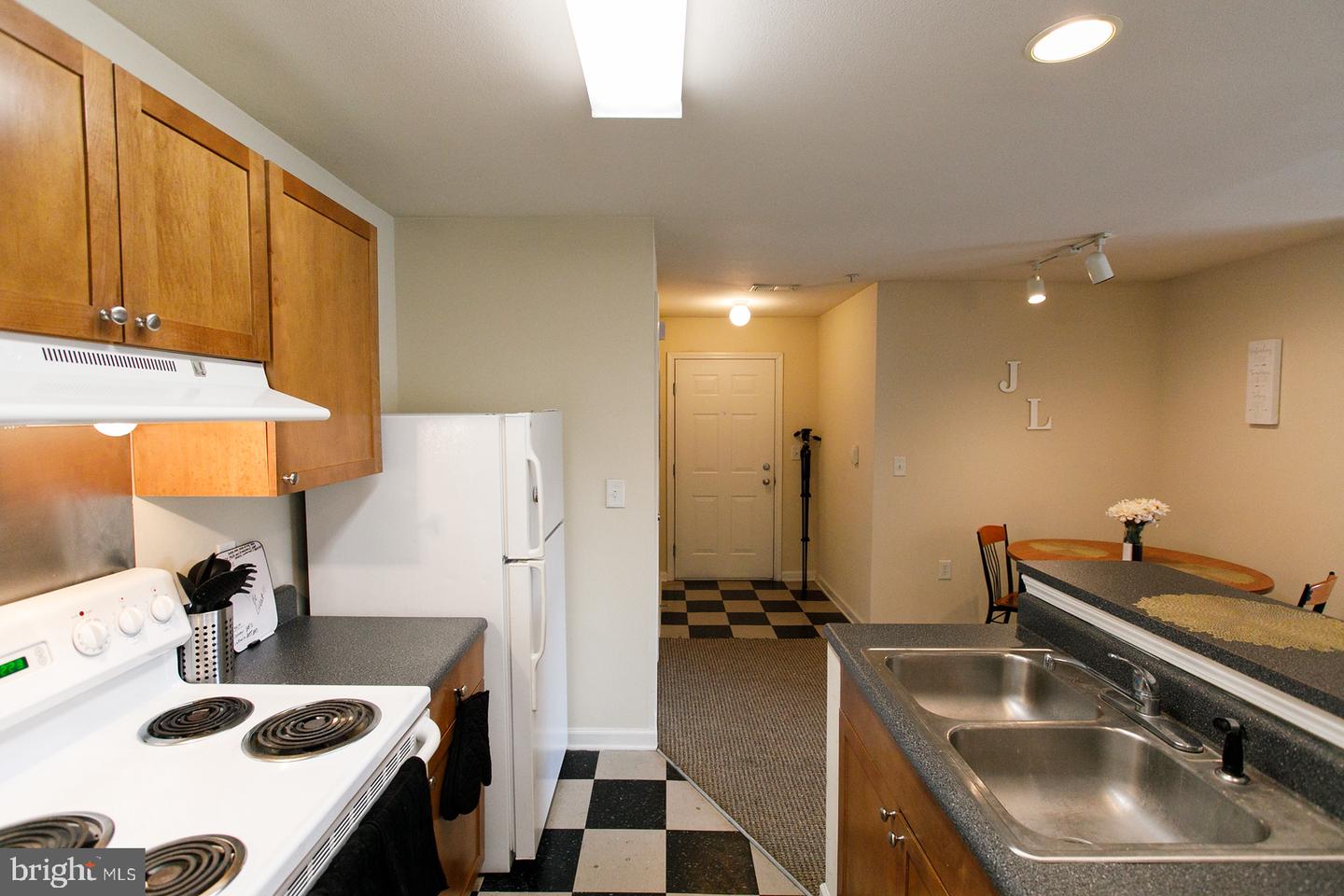 135 YELLOWSTONE DR #301, CHARLOTTESVILLE, Virginia 22903, 3 Bedrooms Bedrooms, ,3 BathroomsBathrooms,Residential,For sale,135 YELLOWSTONE DR #301,VAAB2001012 MLS # VAAB2001012