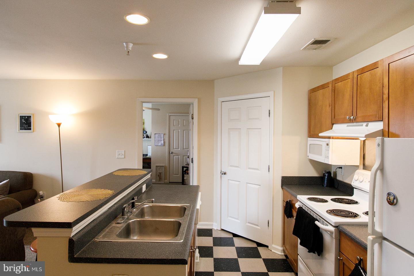 135 YELLOWSTONE DR #301, CHARLOTTESVILLE, Virginia 22903, 3 Bedrooms Bedrooms, ,3 BathroomsBathrooms,Residential,For sale,135 YELLOWSTONE DR #301,VAAB2001012 MLS # VAAB2001012