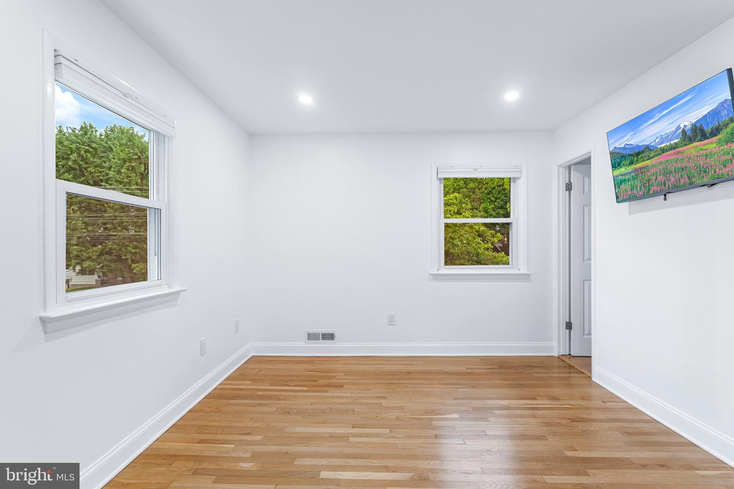 109 PATRICK ST SE, VIENNA, Virginia 22180, 5 Bedrooms Bedrooms, ,3 BathroomsBathrooms,Residential,For sale,109 PATRICK ST SE,VAFX2246320 MLS # VAFX2246320