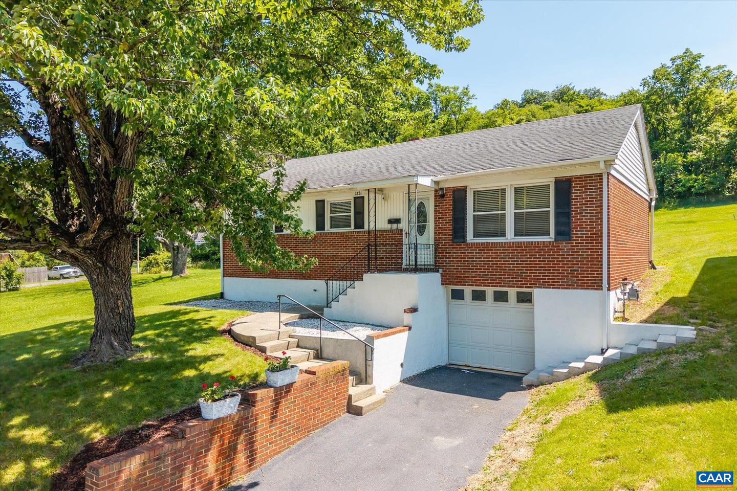 1321 E MAIN ST, WAYNESBORO, Virginia 22980, 3 Bedrooms Bedrooms, ,1 BathroomBathrooms,Residential,For sale,1321 E MAIN ST,665517 MLS # 665517