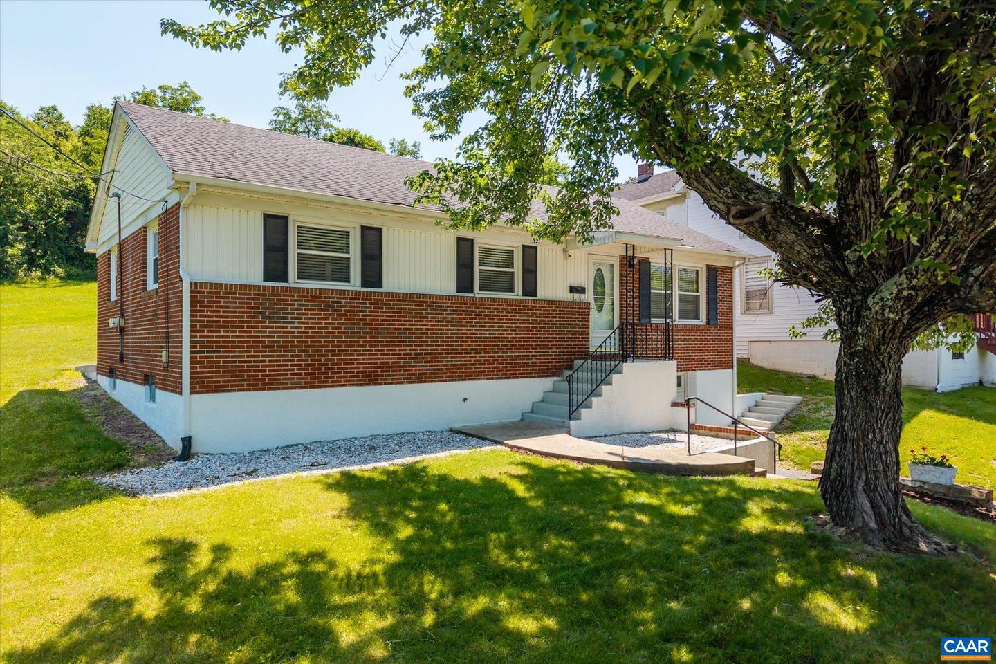 1321 E MAIN ST, WAYNESBORO, Virginia 22980, 3 Bedrooms Bedrooms, ,1 BathroomBathrooms,Residential,For sale,1321 E MAIN ST,665517 MLS # 665517