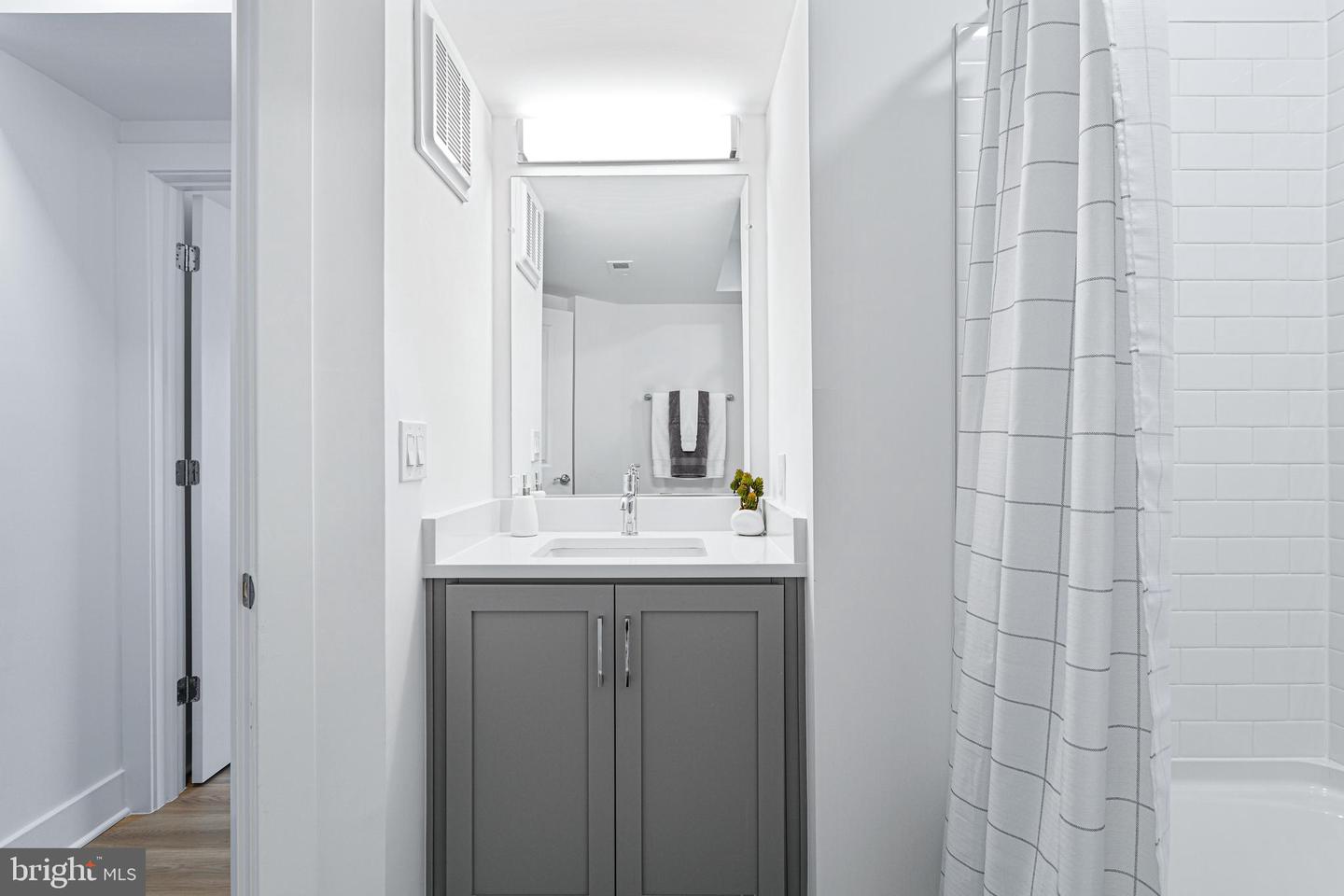 701 N HENRY ST #205, ALEXANDRIA, Virginia 22314, 2 Bedrooms Bedrooms, ,2 BathroomsBathrooms,Residential,For sale,701 N HENRY ST #205,VAAX2046294 MLS # VAAX2046294