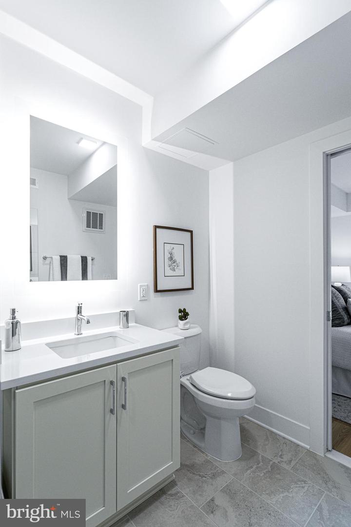 701 N HENRY ST #205, ALEXANDRIA, Virginia 22314, 2 Bedrooms Bedrooms, ,2 BathroomsBathrooms,Residential,For sale,701 N HENRY ST #205,VAAX2046294 MLS # VAAX2046294