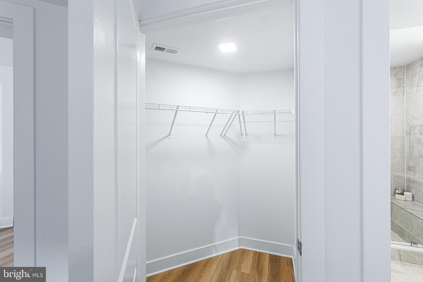 701 N HENRY ST #205, ALEXANDRIA, Virginia 22314, 2 Bedrooms Bedrooms, ,2 BathroomsBathrooms,Residential,For sale,701 N HENRY ST #205,VAAX2046294 MLS # VAAX2046294