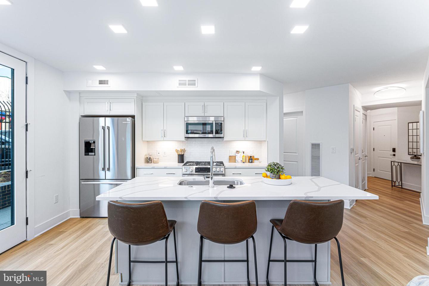 701 N HENRY ST #205, ALEXANDRIA, Virginia 22314, 2 Bedrooms Bedrooms, ,2 BathroomsBathrooms,Residential,For sale,701 N HENRY ST #205,VAAX2046294 MLS # VAAX2046294