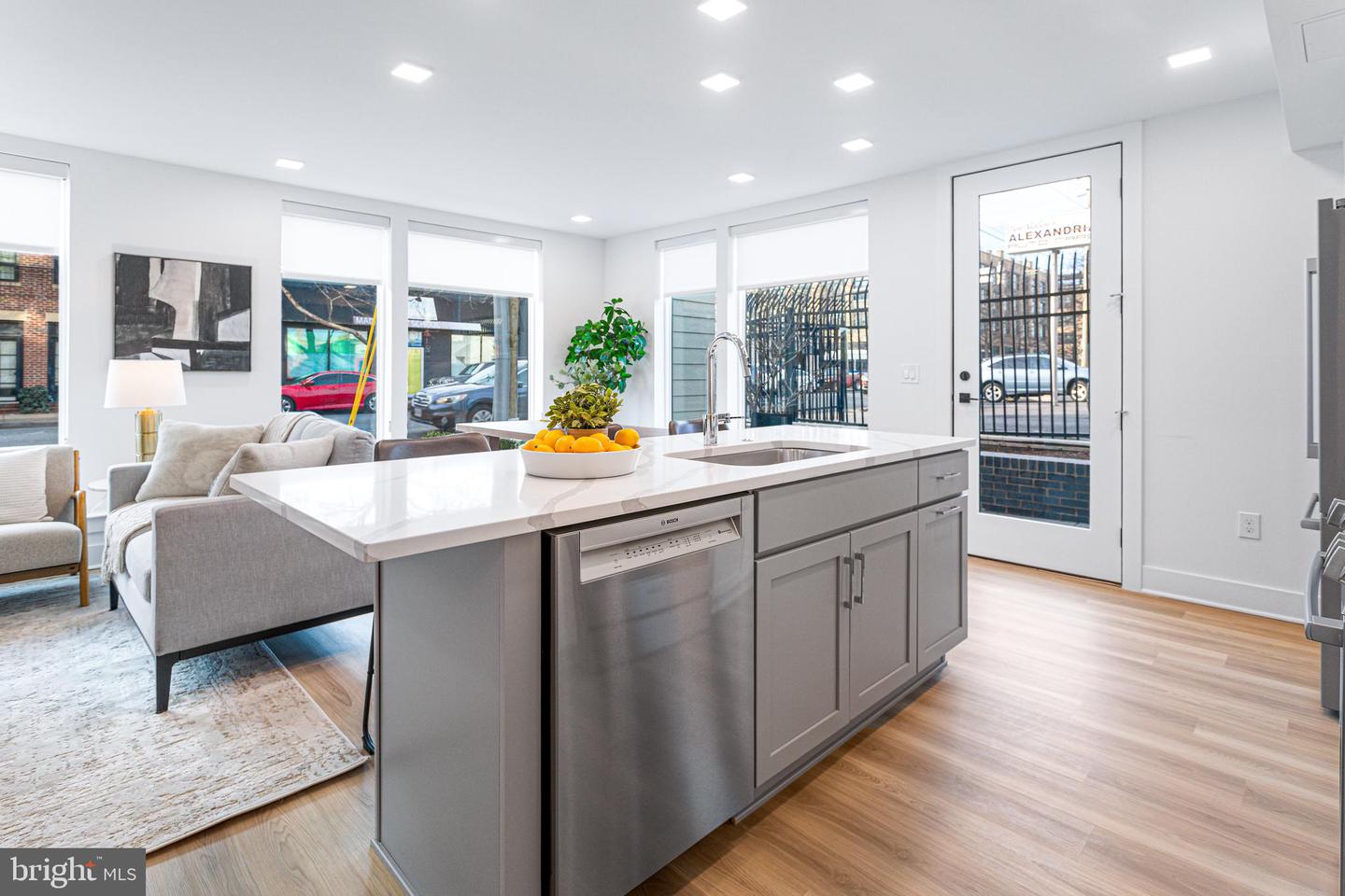 701 N HENRY ST #205, ALEXANDRIA, Virginia 22314, 2 Bedrooms Bedrooms, ,2 BathroomsBathrooms,Residential,For sale,701 N HENRY ST #205,VAAX2046294 MLS # VAAX2046294