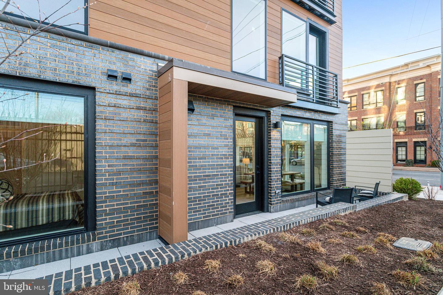 701 N HENRY ST #205, ALEXANDRIA, Virginia 22314, 2 Bedrooms Bedrooms, ,2 BathroomsBathrooms,Residential,For sale,701 N HENRY ST #205,VAAX2046294 MLS # VAAX2046294
