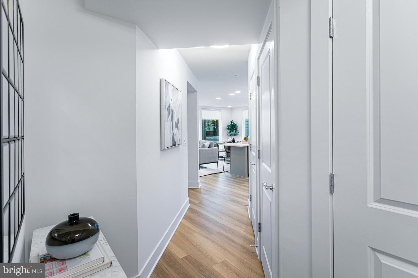701 N HENRY ST #205, ALEXANDRIA, Virginia 22314, 2 Bedrooms Bedrooms, ,2 BathroomsBathrooms,Residential,For sale,701 N HENRY ST #205,VAAX2046294 MLS # VAAX2046294