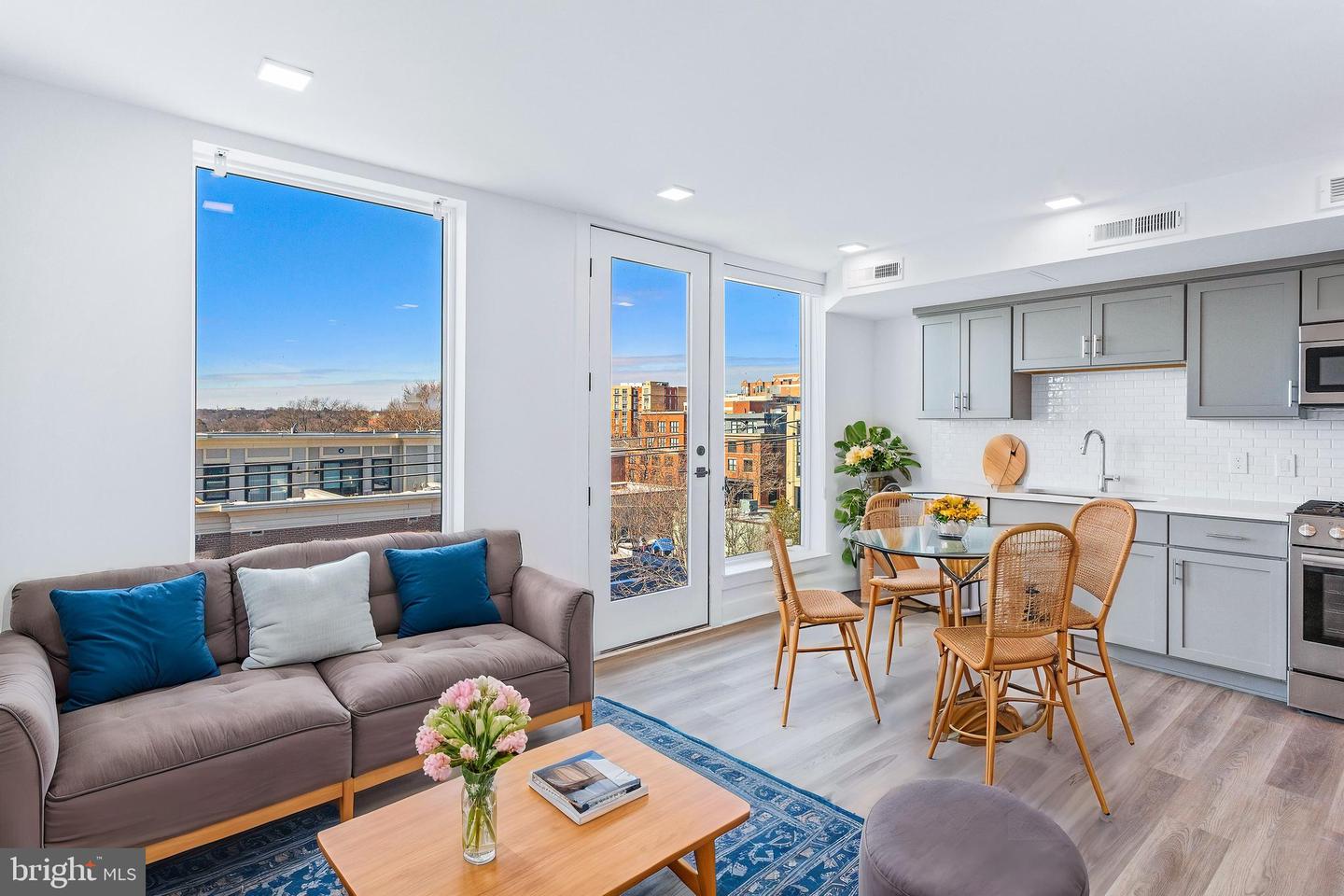 701 N HENRY ST #204, ALEXANDRIA, Virginia 22314, 1 Bedroom Bedrooms, ,1 BathroomBathrooms,Residential,For sale,701 N HENRY ST #204,VAAX2046296 MLS # VAAX2046296