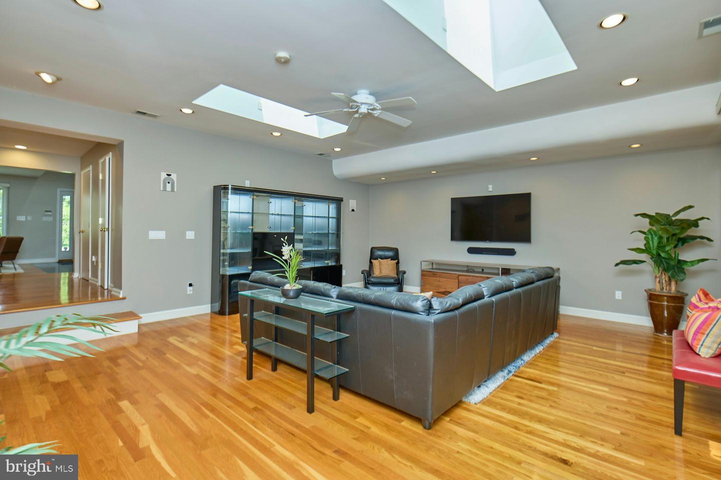 3820 LORCOM LN, ARLINGTON, Virginia 22207, 6 Bedrooms Bedrooms, ,5 BathroomsBathrooms,Residential,For sale,3820 LORCOM LN,VAAR2058950 MLS # VAAR2058950