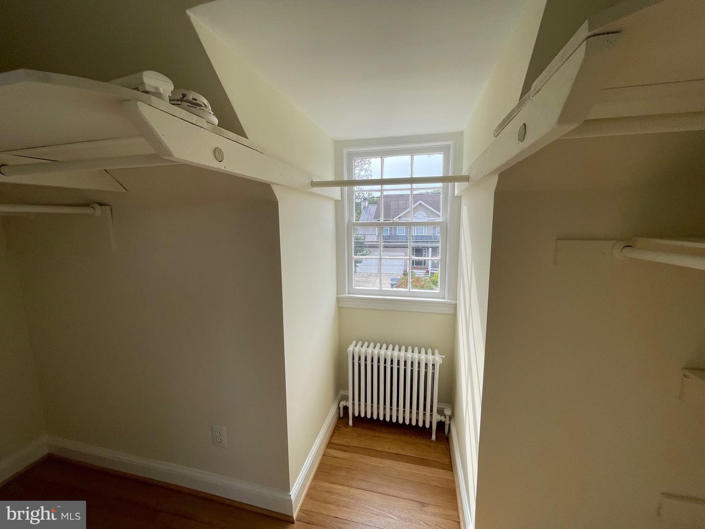 621 N KENSINGTON ST, ARLINGTON, Virginia 22205, 3 Bedrooms Bedrooms, ,1 BathroomBathrooms,Residential,For sale,621 N KENSINGTON ST,VAAR2055398 MLS # VAAR2055398