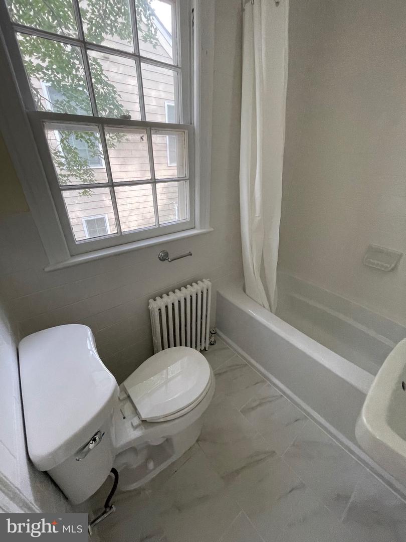 621 N KENSINGTON ST, ARLINGTON, Virginia 22205, 3 Bedrooms Bedrooms, ,1 BathroomBathrooms,Residential,For sale,621 N KENSINGTON ST,VAAR2055398 MLS # VAAR2055398
