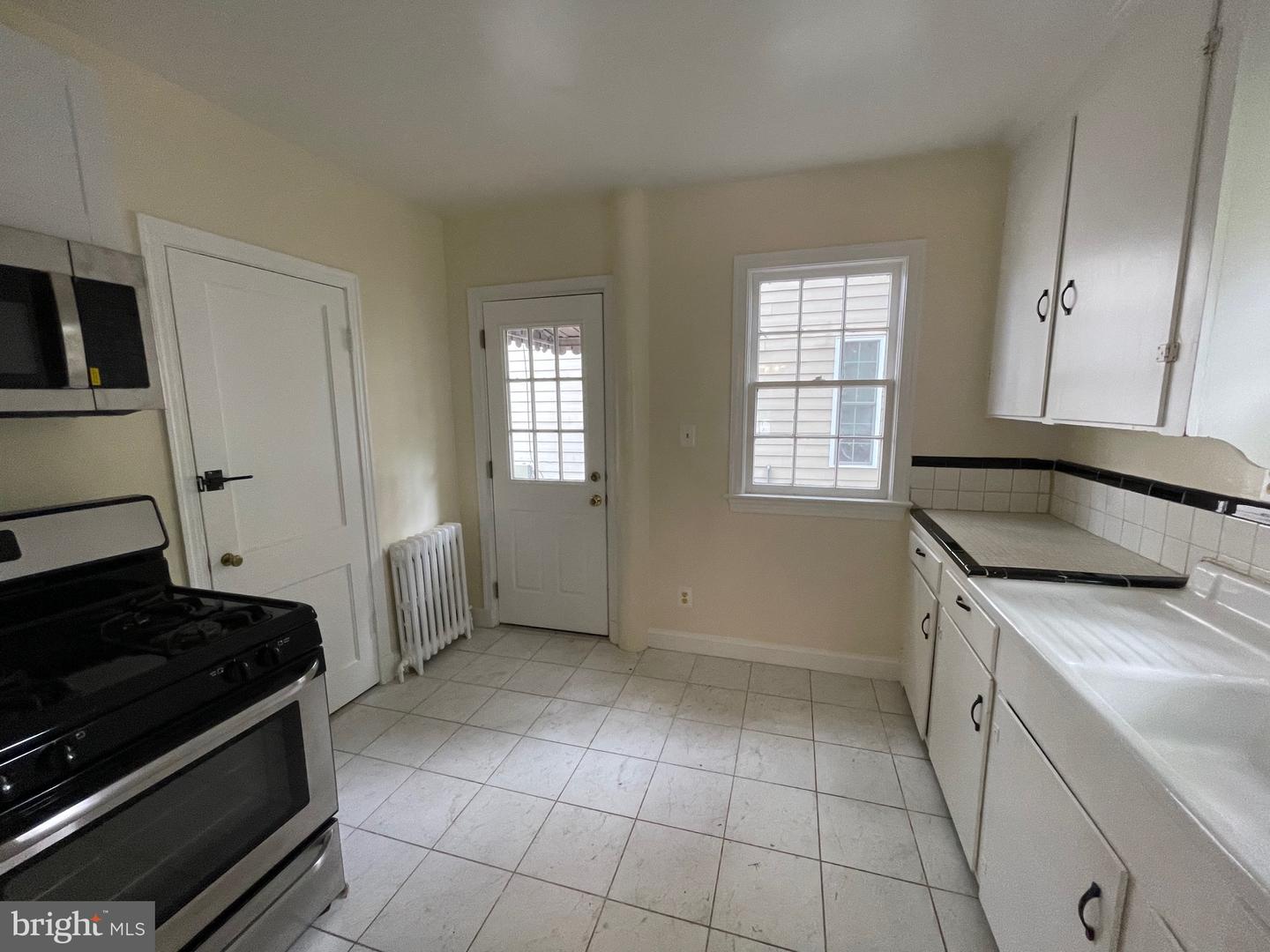 621 N KENSINGTON ST, ARLINGTON, Virginia 22205, 3 Bedrooms Bedrooms, ,1 BathroomBathrooms,Residential,For sale,621 N KENSINGTON ST,VAAR2055398 MLS # VAAR2055398