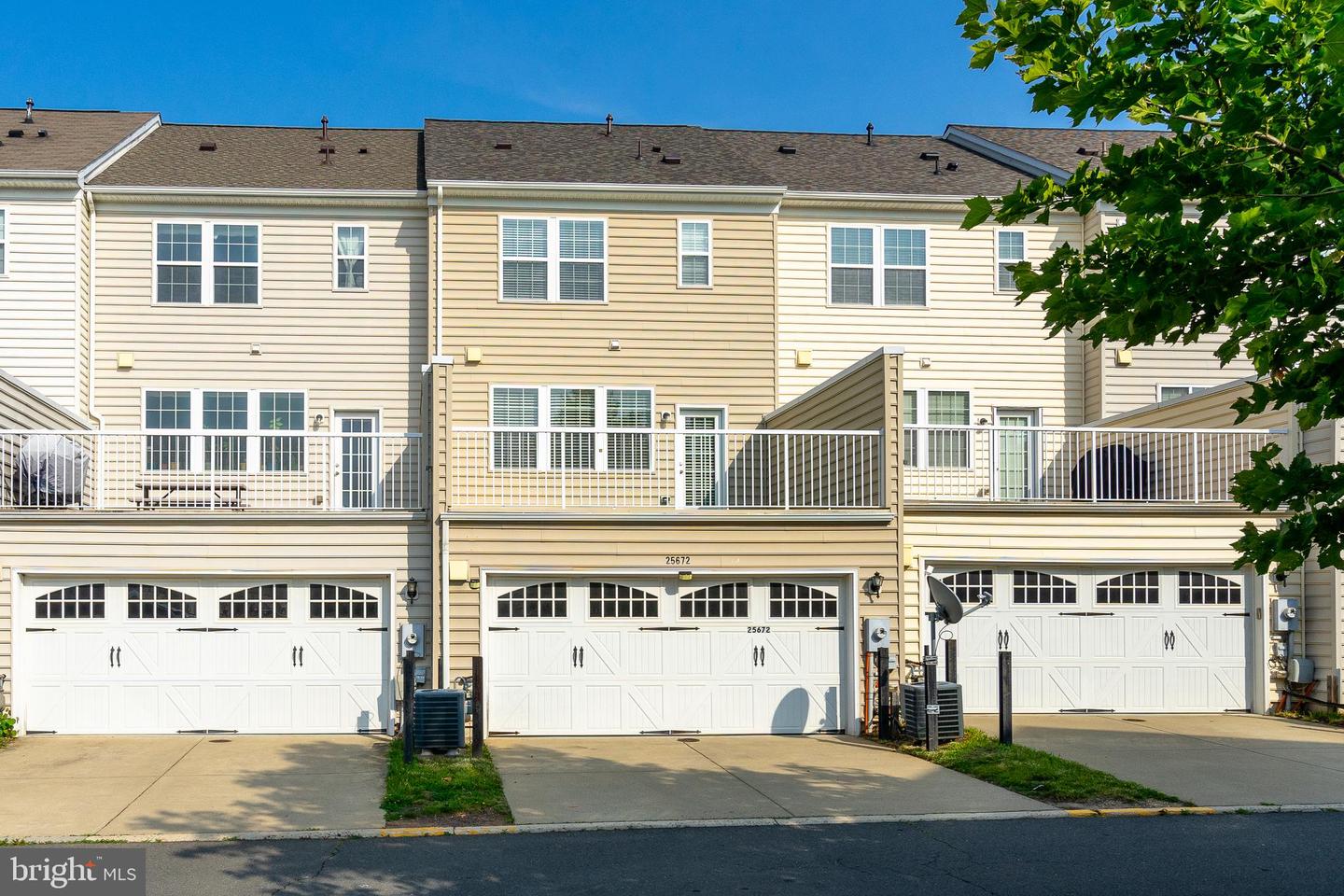 25672 PLEASANT VALLEY RD, CHANTILLY, Virginia 20152, 4 Bedrooms Bedrooms, ,3 BathroomsBathrooms,Residential,For sale,25672 PLEASANT VALLEY RD,VALO2093934 MLS # VALO2093934
