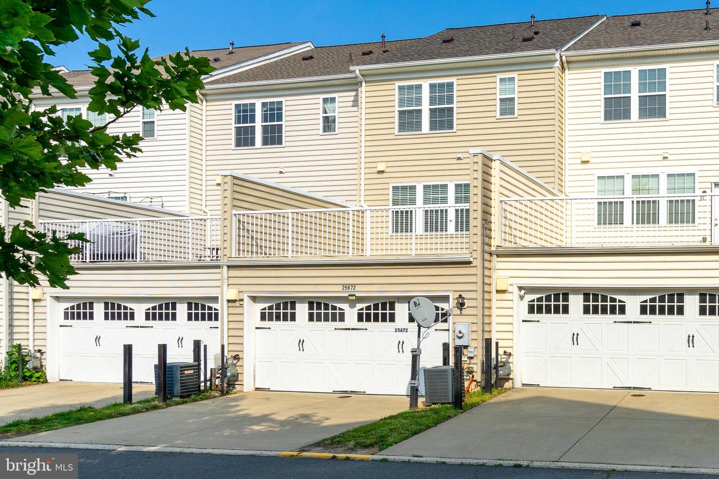 25672 PLEASANT VALLEY RD, CHANTILLY, Virginia 20152, 4 Bedrooms Bedrooms, ,3 BathroomsBathrooms,Residential,For sale,25672 PLEASANT VALLEY RD,VALO2093934 MLS # VALO2093934