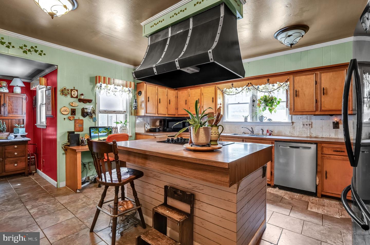 6126 TAYLOR ST, CHINCOTEAGUE ISLAND, Virginia 23336, 4 Bedrooms Bedrooms, ,2 BathroomsBathrooms,Residential,For sale,6126 TAYLOR ST,VAAC2001872 MLS # VAAC2001872