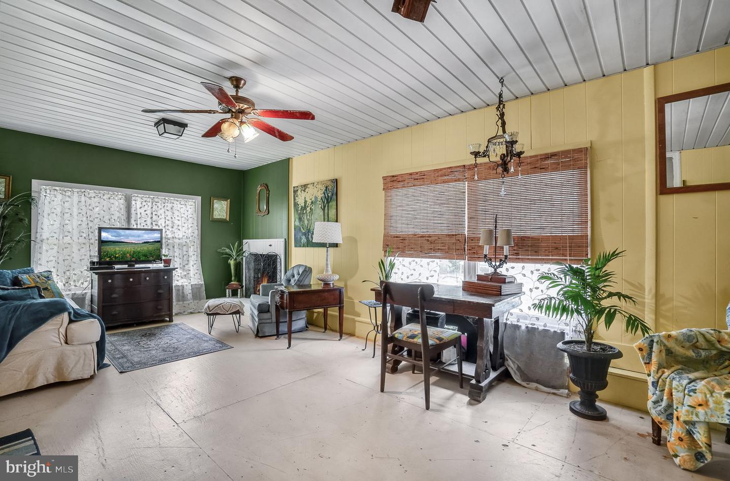 6126 TAYLOR ST, CHINCOTEAGUE ISLAND, Virginia 23336, 4 Bedrooms Bedrooms, ,2 BathroomsBathrooms,Residential,For sale,6126 TAYLOR ST,VAAC2001872 MLS # VAAC2001872