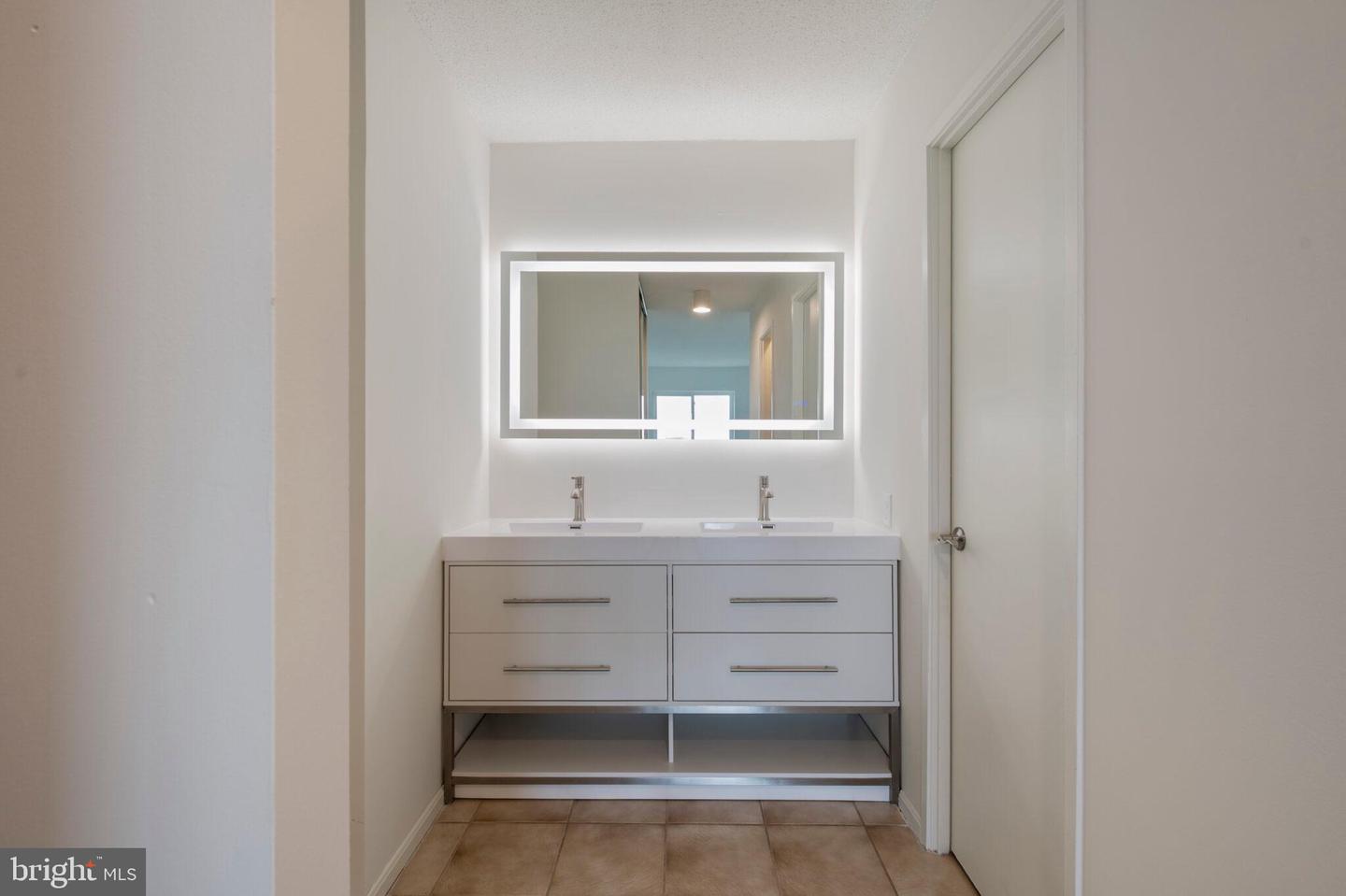 8380 GREENSBORO DR #906, MCLEAN, Virginia 22102, 2 Bedrooms Bedrooms, ,1 BathroomBathrooms,Residential,For sale,8380 GREENSBORO DR #906,VAFX2243678 MLS # VAFX2243678