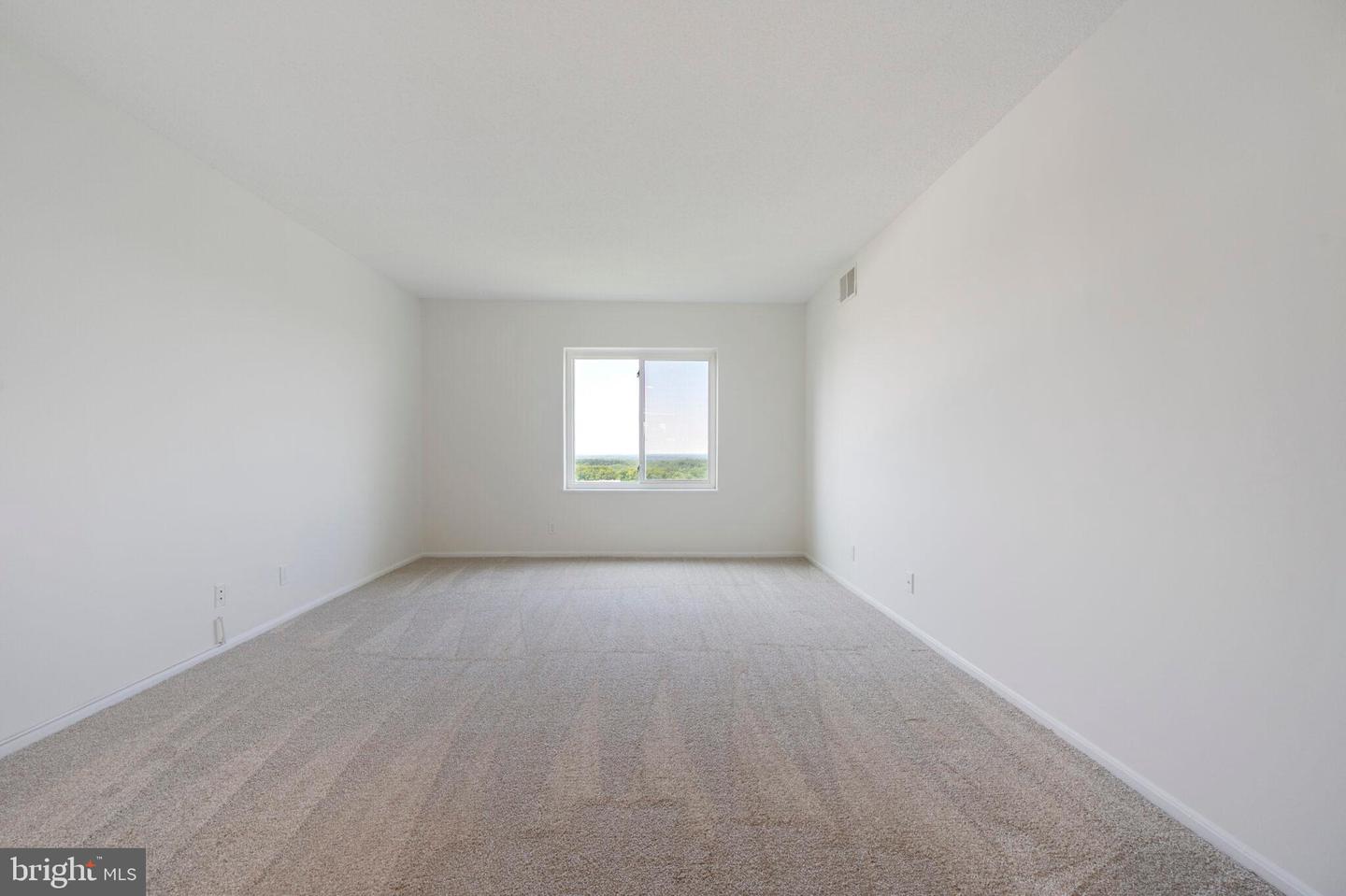 8380 GREENSBORO DR #906, MCLEAN, Virginia 22102, 2 Bedrooms Bedrooms, ,1 BathroomBathrooms,Residential,For sale,8380 GREENSBORO DR #906,VAFX2243678 MLS # VAFX2243678