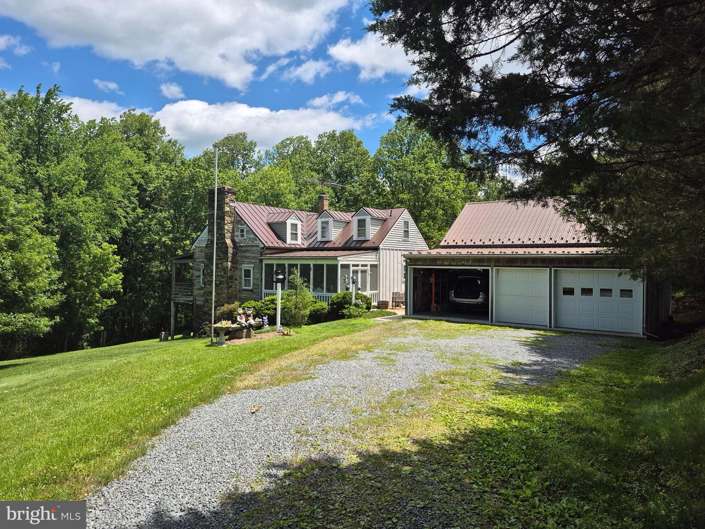 14732 ROSE HOLLOW LN, WATERFORD, Virginia 20197, 3 Bedrooms Bedrooms, 6 Rooms Rooms,2 BathroomsBathrooms,Residential,For sale,14732 ROSE HOLLOW LN,VALO2097876 MLS # VALO2097876