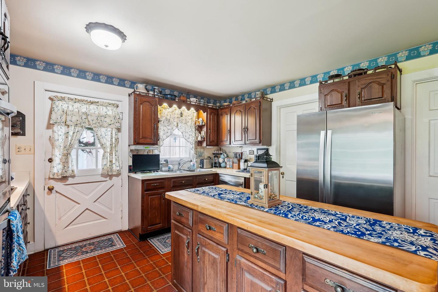 14732 ROSE HOLLOW LN, WATERFORD, Virginia 20197, 3 Bedrooms Bedrooms, 6 Rooms Rooms,2 BathroomsBathrooms,Residential,For sale,14732 ROSE HOLLOW LN,VALO2097876 MLS # VALO2097876