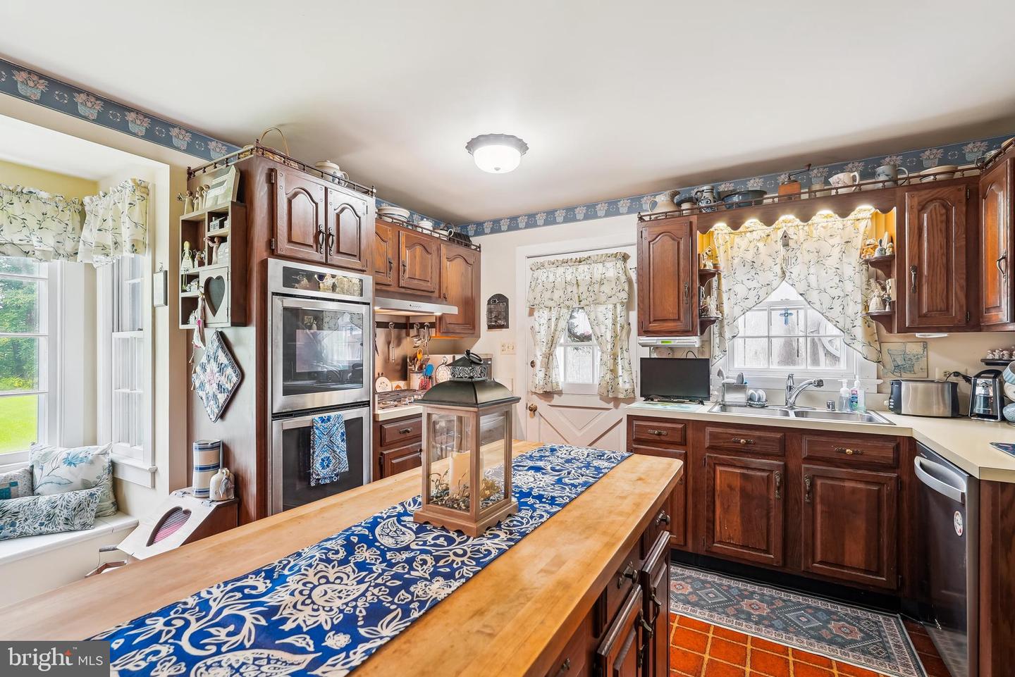 14732 ROSE HOLLOW LN, WATERFORD, Virginia 20197, 3 Bedrooms Bedrooms, 6 Rooms Rooms,2 BathroomsBathrooms,Residential,For sale,14732 ROSE HOLLOW LN,VALO2097876 MLS # VALO2097876