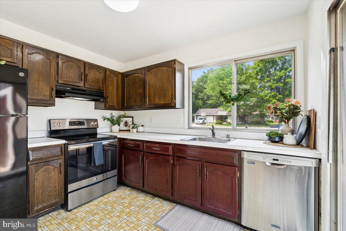 167 S FOX RD, STERLING, Virginia 20164, 4 Bedrooms Bedrooms, ,2 BathroomsBathrooms,Residential,For sale,167 S FOX RD,VALO2098320 MLS # VALO2098320