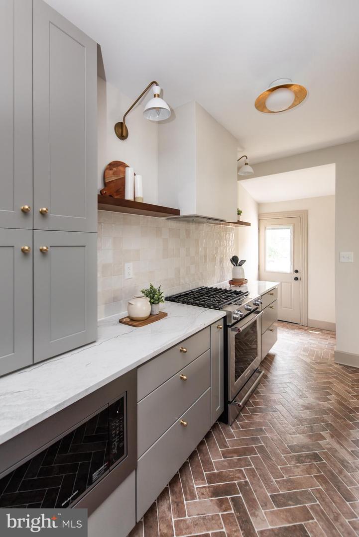 110 VARNUM ST NW, WASHINGTON, District Of Columbia 20011, 3 Bedrooms Bedrooms, ,2 BathroomsBathrooms,Residential,For sale,110 VARNUM ST NW,DCDC2203588 MLS # DCDC2203588