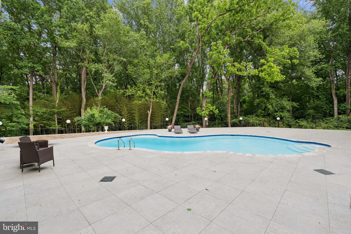 2209 HUNTER MILL RD, VIENNA, Virginia 22181, 5 Bedrooms Bedrooms, ,7 BathroomsBathrooms,Residential,For sale,2209 HUNTER MILL RD,VAFX2244054 MLS # VAFX2244054