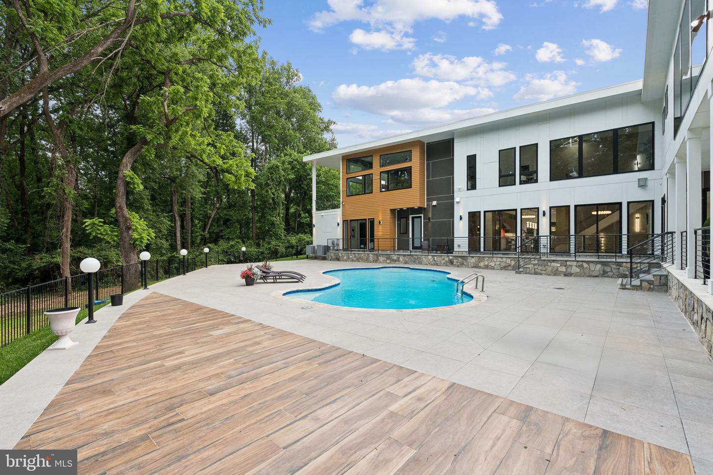 2209 HUNTER MILL RD, VIENNA, Virginia 22181, 5 Bedrooms Bedrooms, ,7 BathroomsBathrooms,Residential,For sale,2209 HUNTER MILL RD,VAFX2244054 MLS # VAFX2244054