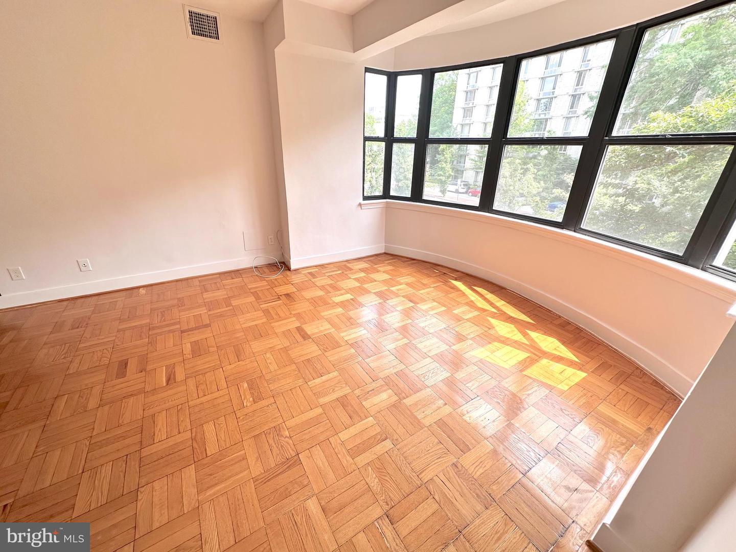 2515 K ST NW #205, WASHINGTON, District Of Columbia 20037, 1 Bedroom Bedrooms, ,1 BathroomBathrooms,Residential,For sale,2515 K ST NW #205,DCDC2203292 MLS # DCDC2203292