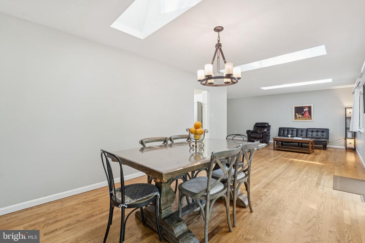 9207 BOIS AVE, VIENNA, Virginia 22182, 5 Bedrooms Bedrooms, ,3 BathroomsBathrooms,Residential,For sale,9207 BOIS AVE,VAFX2244888 MLS # VAFX2244888