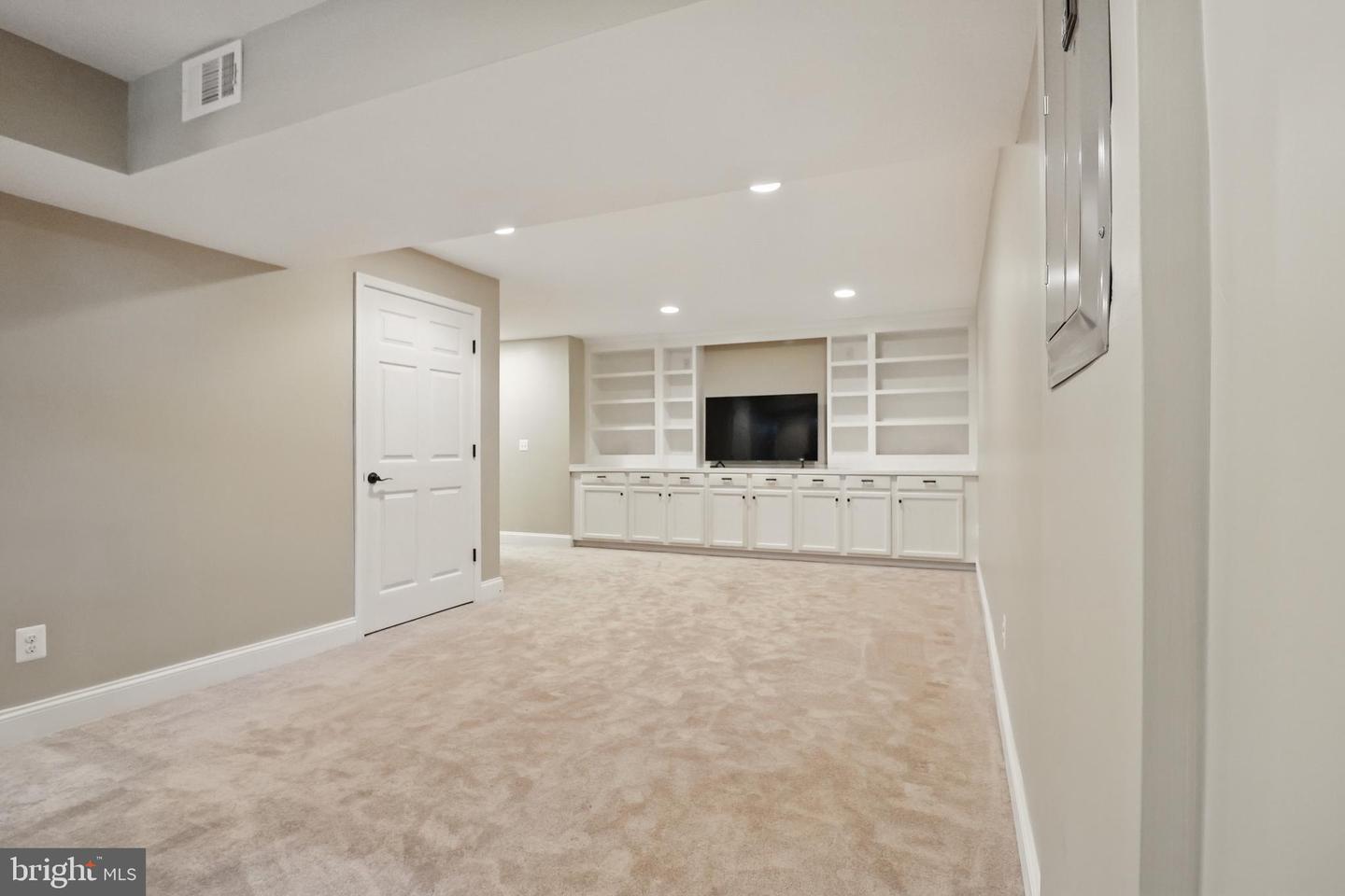 43175 BURSTALL CT, LEESBURG, Virginia 20176, 4 Bedrooms Bedrooms, ,2 BathroomsBathrooms,Residential,For sale,43175 BURSTALL CT,VALO2098192 MLS # VALO2098192