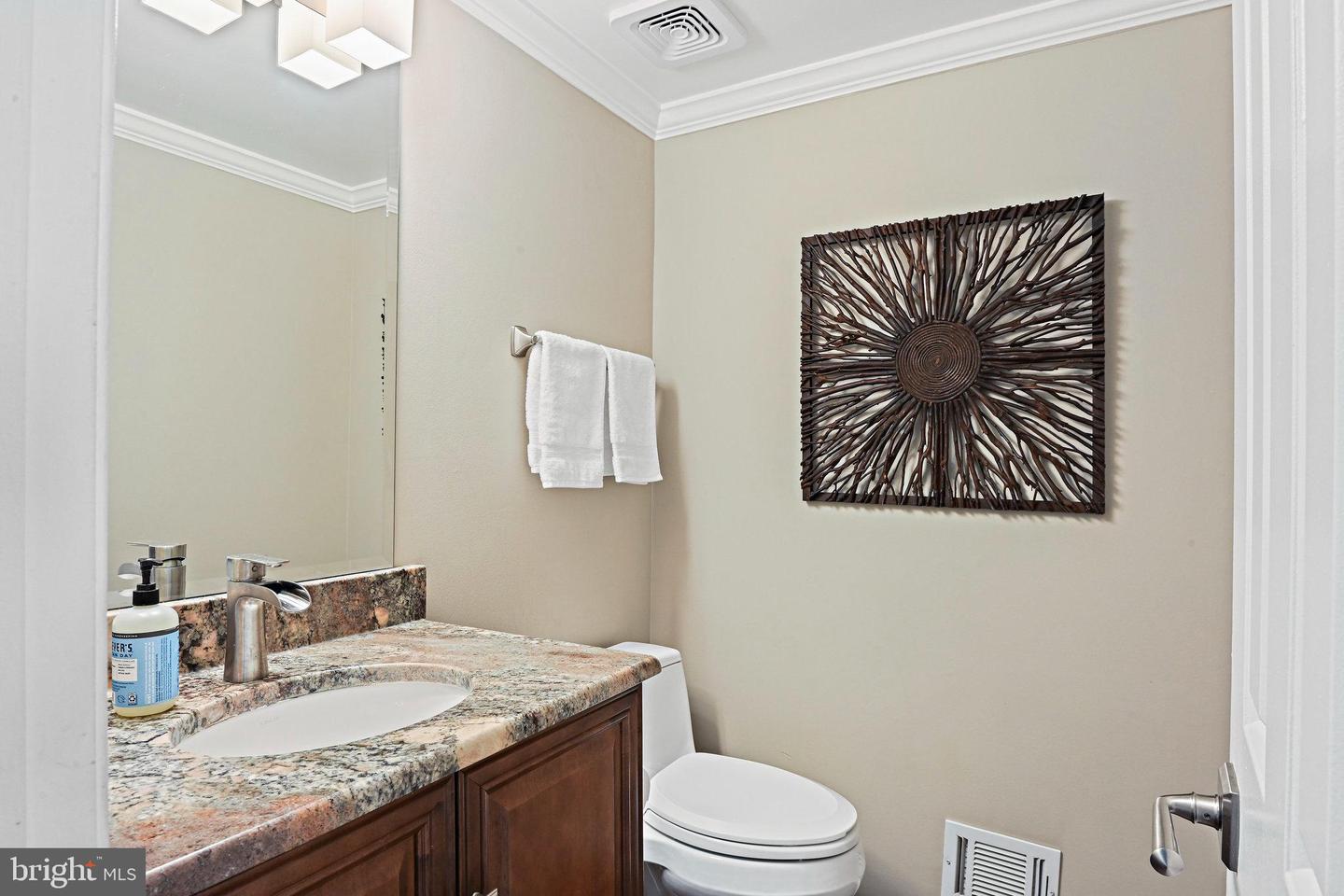 207 CERET CT SW, VIENNA, Virginia 22180, 4 Bedrooms Bedrooms, ,3 BathroomsBathrooms,Residential,For sale,207 CERET CT SW,VAFX2244222 MLS # VAFX2244222