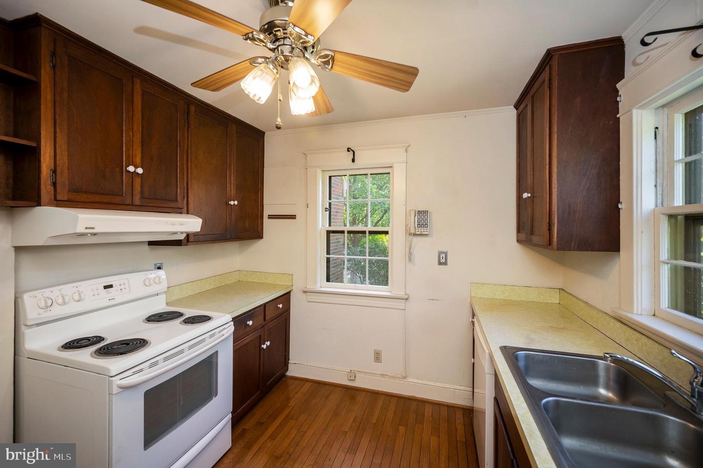 911 MONROE ST, FREDERICKSBURG, Virginia 22401, 4 Bedrooms Bedrooms, ,2 BathroomsBathrooms,Residential,For sale,911 MONROE ST,VAFB2008324 MLS # VAFB2008324
