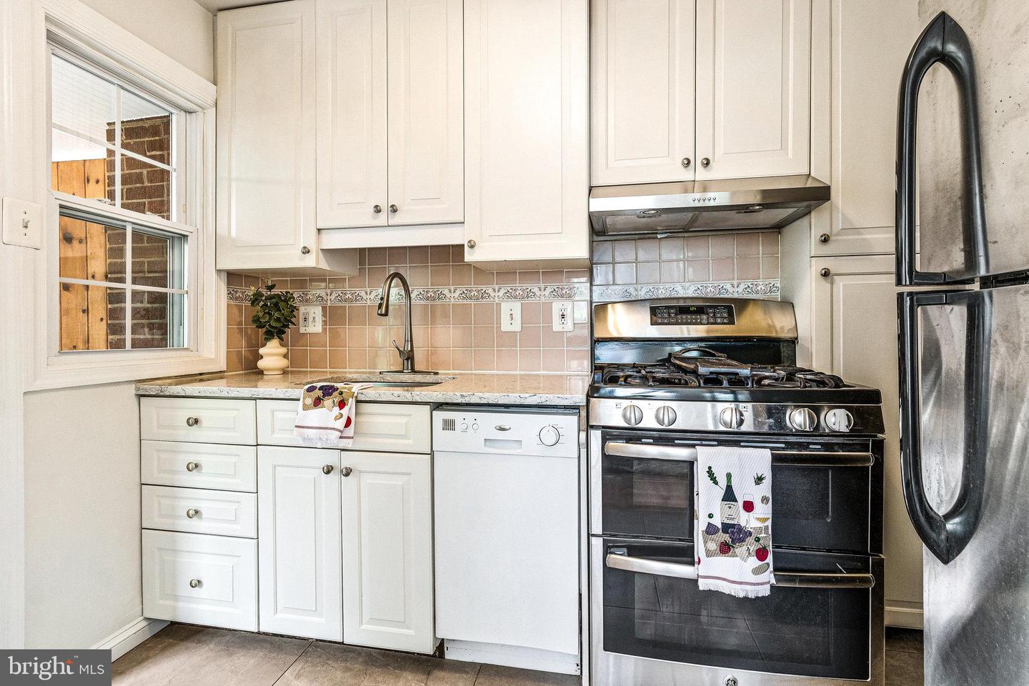 2108 26TH ST S, ARLINGTON, Virginia 22206, 2 Bedrooms Bedrooms, ,1 BathroomBathrooms,Residential,For sale,2108 26TH ST S,VAAR2058342 MLS # VAAR2058342