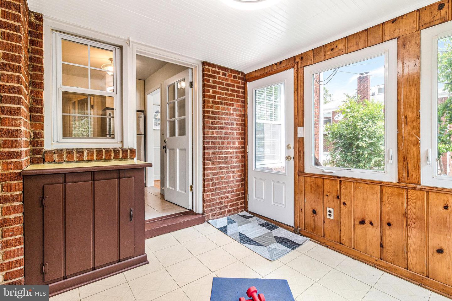 2108 26TH ST S, ARLINGTON, Virginia 22206, 2 Bedrooms Bedrooms, ,1 BathroomBathrooms,Residential,For sale,2108 26TH ST S,VAAR2058342 MLS # VAAR2058342
