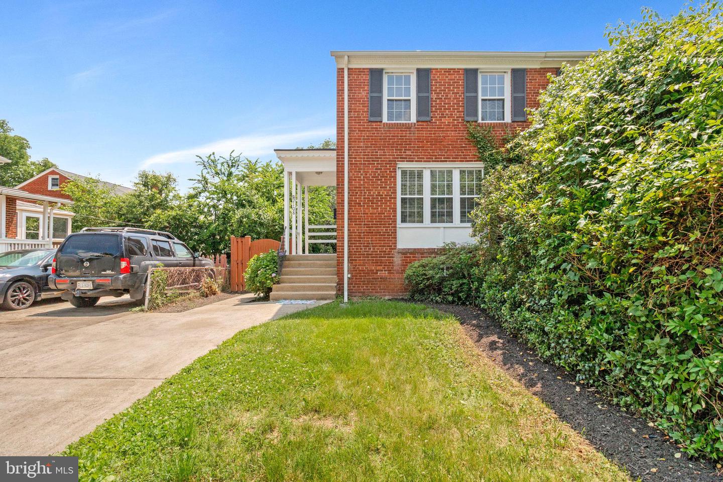 2108 26TH ST S, ARLINGTON, Virginia 22206, 2 Bedrooms Bedrooms, ,1 BathroomBathrooms,Residential,For sale,2108 26TH ST S,VAAR2058342 MLS # VAAR2058342