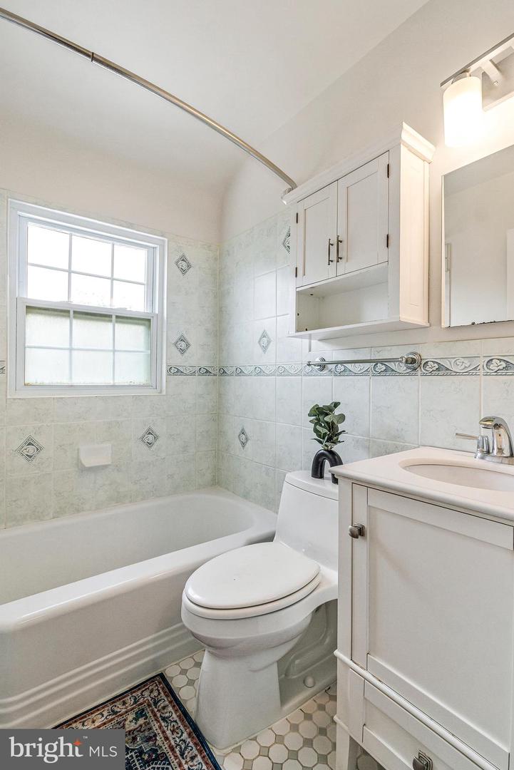 2108 26TH ST S, ARLINGTON, Virginia 22206, 2 Bedrooms Bedrooms, ,1 BathroomBathrooms,Residential,For sale,2108 26TH ST S,VAAR2058342 MLS # VAAR2058342