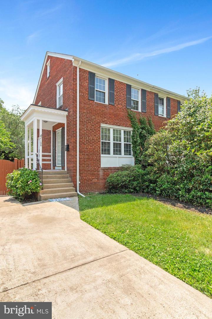 2108 26TH ST S, ARLINGTON, Virginia 22206, 2 Bedrooms Bedrooms, ,1 BathroomBathrooms,Residential,For sale,2108 26TH ST S,VAAR2058342 MLS # VAAR2058342
