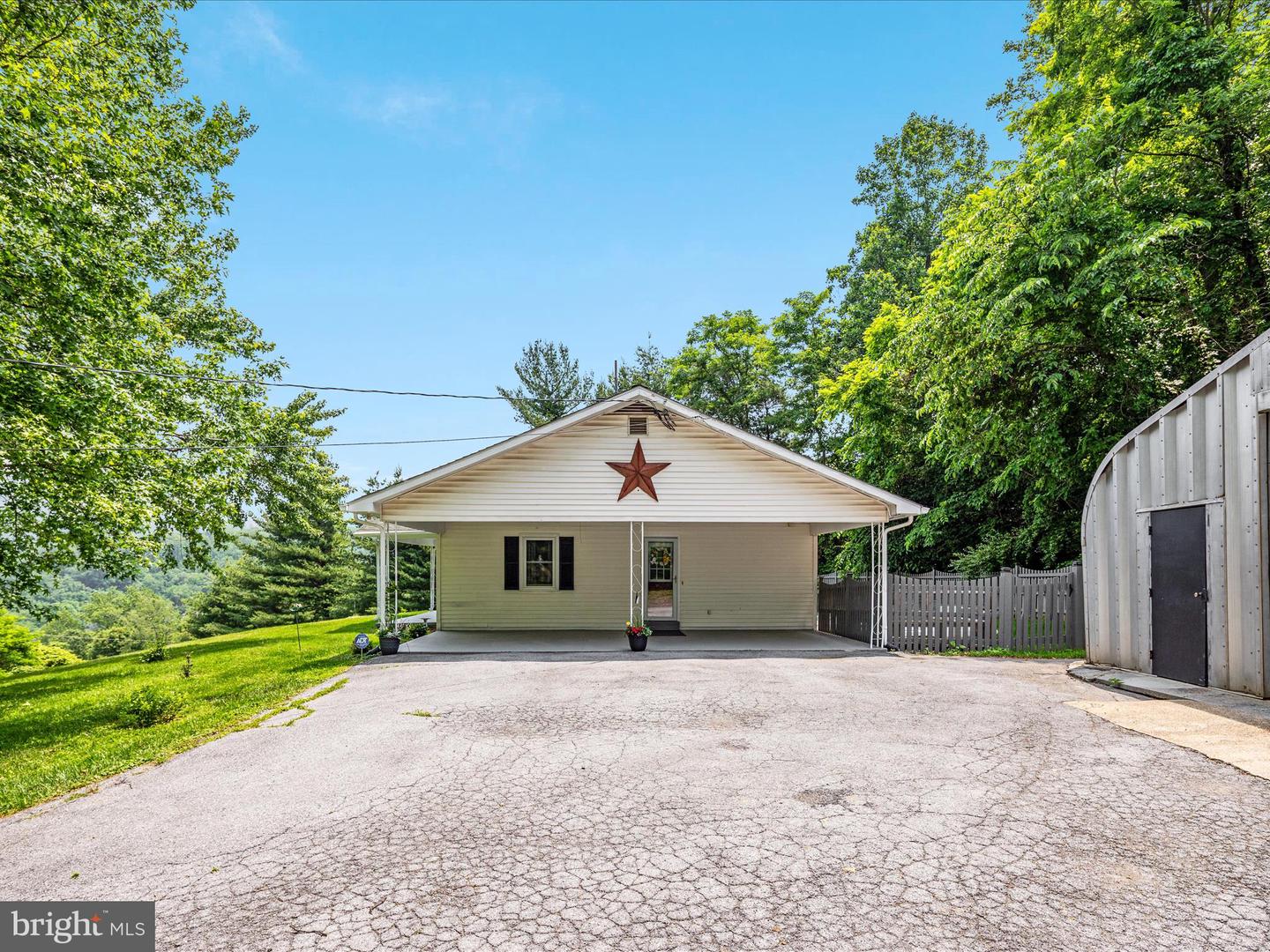 180 OAK HEIGHTS RD, FRONT ROYAL, Virginia 22630, 3 Bedrooms Bedrooms, ,2 BathroomsBathrooms,Residential,For sale,180 OAK HEIGHTS RD,VAWR2011344 MLS # VAWR2011344