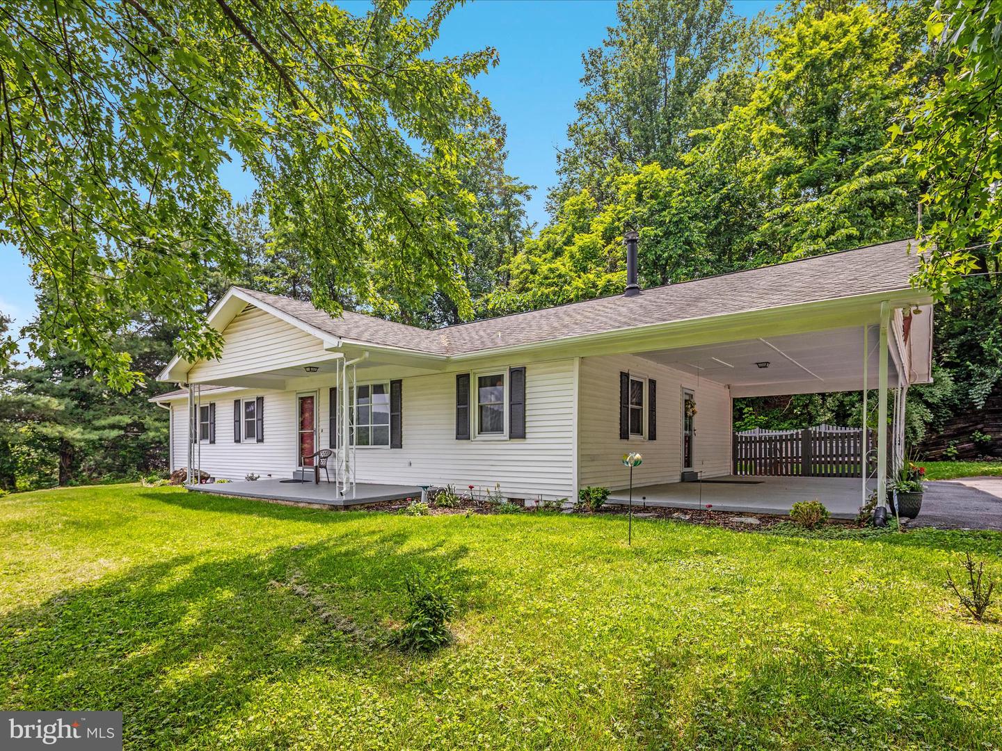 180 OAK HEIGHTS RD, FRONT ROYAL, Virginia 22630, 3 Bedrooms Bedrooms, ,2 BathroomsBathrooms,Residential,For sale,180 OAK HEIGHTS RD,VAWR2011344 MLS # VAWR2011344