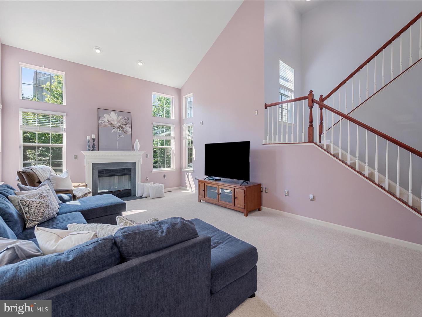 17659 CLEVELAND PARK DR, ROUND HILL, Virginia 20141, 4 Bedrooms Bedrooms, ,2 BathroomsBathrooms,Residential,For sale,17659 CLEVELAND PARK DR,VALO2098554 MLS # VALO2098554