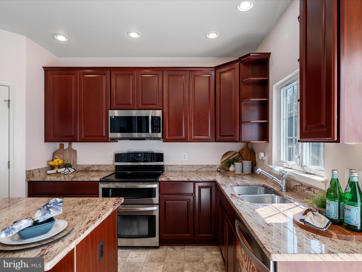 17659 CLEVELAND PARK DR, ROUND HILL, Virginia 20141, 4 Bedrooms Bedrooms, ,2 BathroomsBathrooms,Residential,For sale,17659 CLEVELAND PARK DR,VALO2098554 MLS # VALO2098554